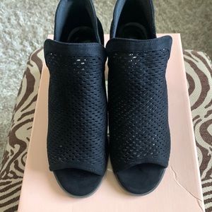 Brand New! Never Worn! All Black Block Heel Shoe $25.00